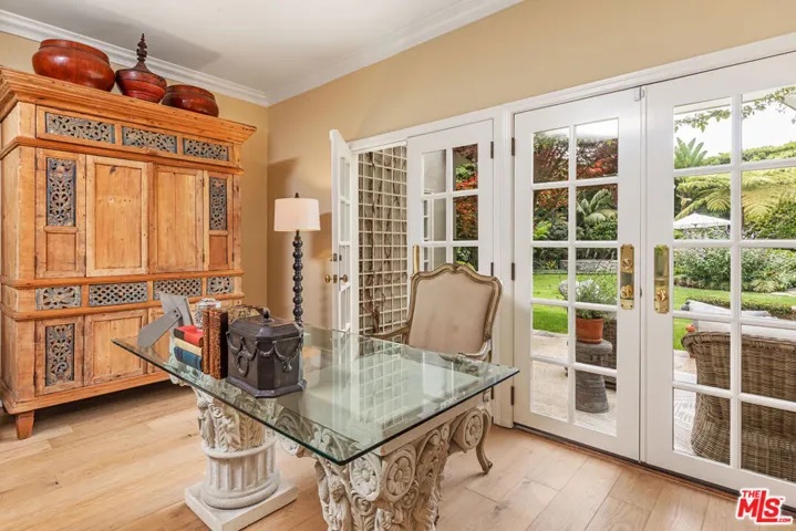 1185 Corsica Drive, Pacific Palisades, California 90272