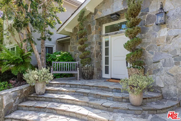1185 Corsica Drive, Pacific Palisades, California 90272