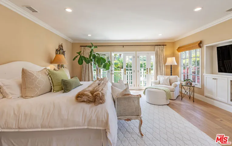 1185 Corsica Drive, Pacific Palisades, California 90272