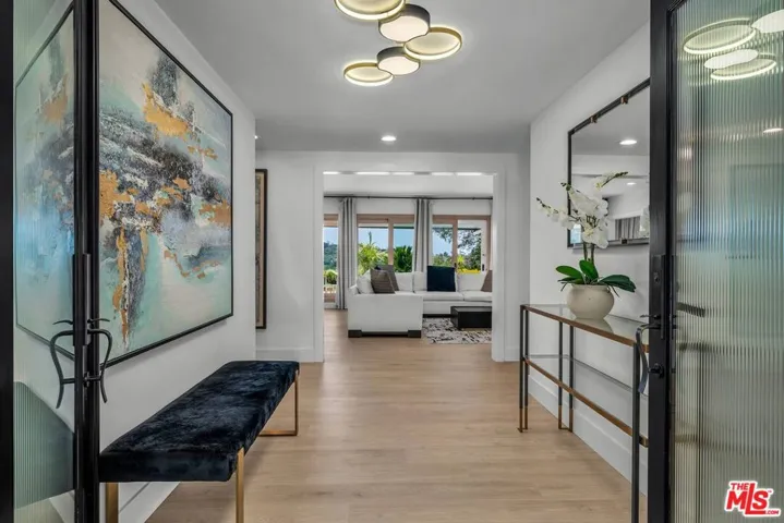 2144 Banyan Drive, Los Angeles, California 90049