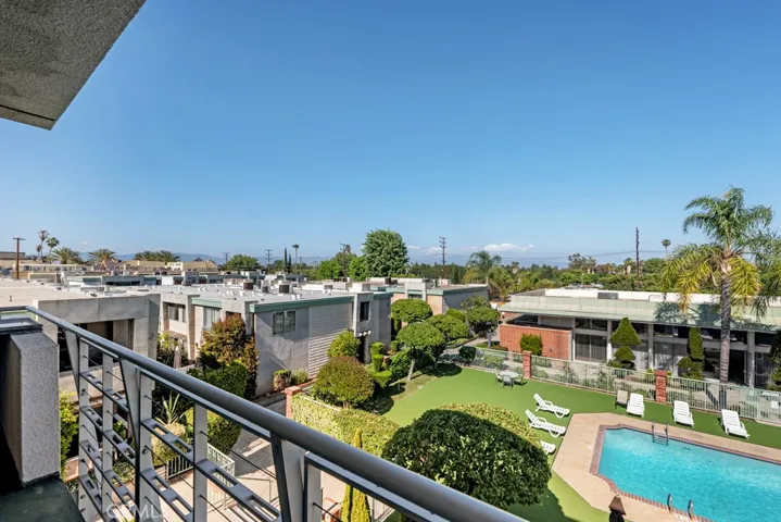 5301 Balboa Boulevard, Encino, California 91316
