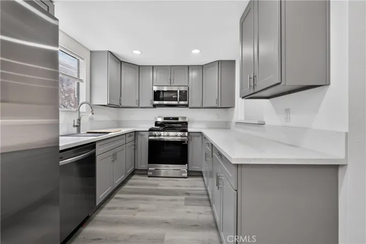 15125 Nordhoff 20, North Hills, California 91343