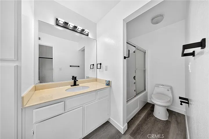 15125 Nordhoff 20, North Hills, California 91343