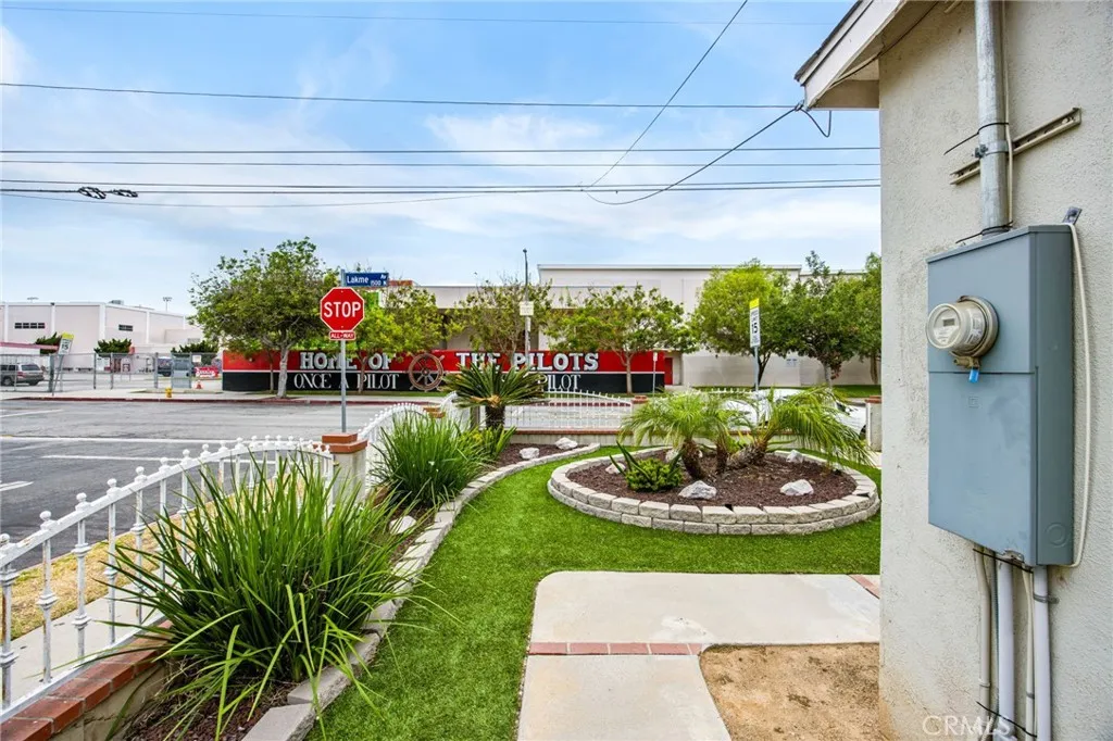 1502 Lakme Avenue, Wilmington, California 90744 — photo 4