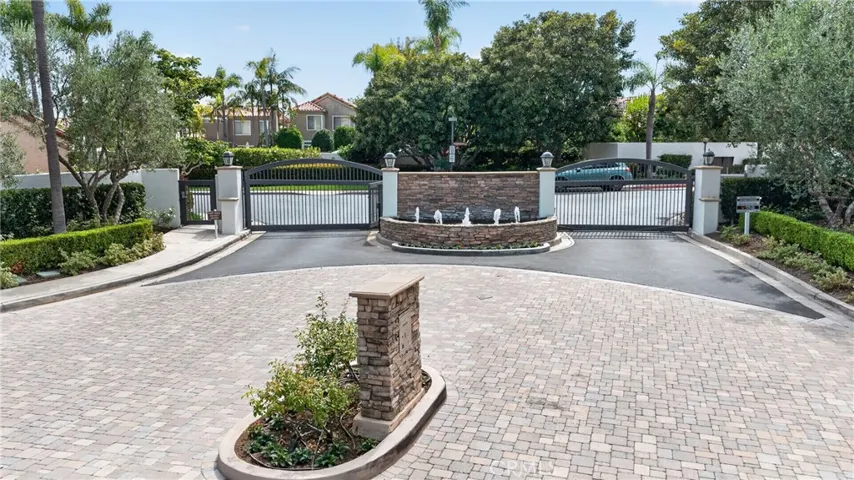 1 Cormorant Circle, Newport Beach, California 92660