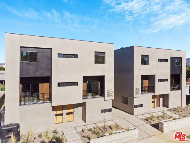 10825 Hartsook Street, North Hollywood, California 91601
