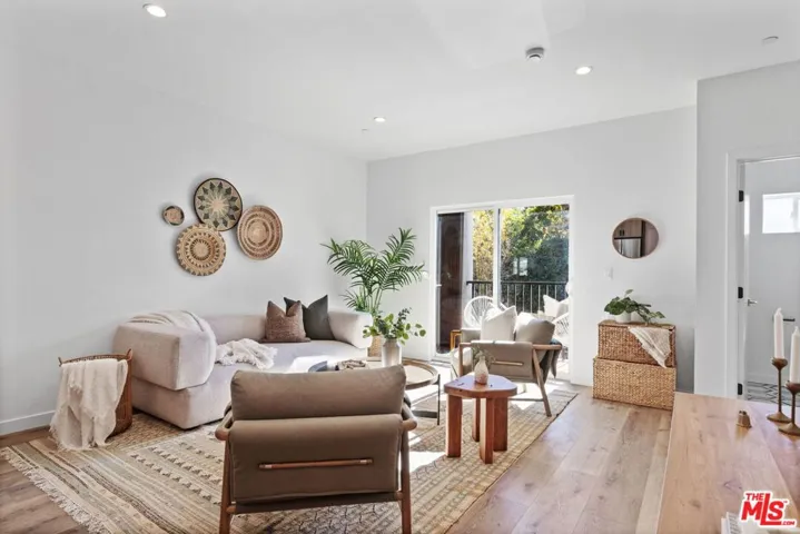 10825 Hartsook Street, North Hollywood, California 91601