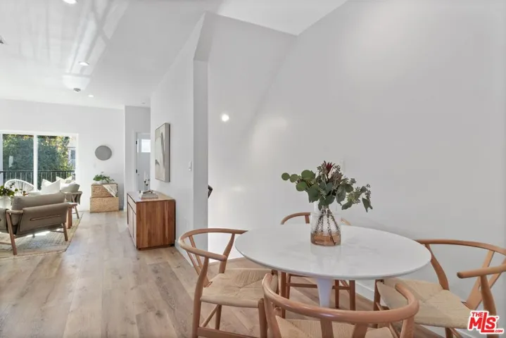 10825 Hartsook Street, North Hollywood, California 91601