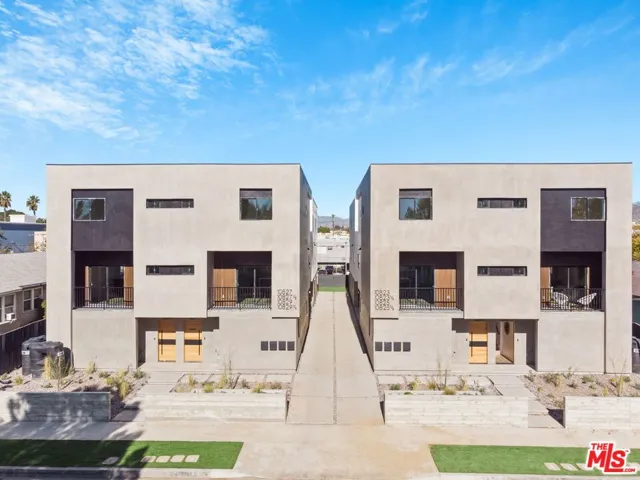10825 Hartsook Street, North Hollywood, California 91601