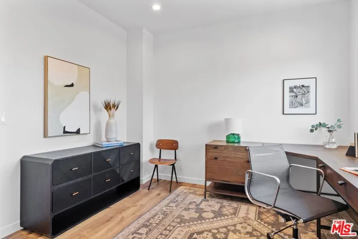 10825 Hartsook Street, North Hollywood, California 91601