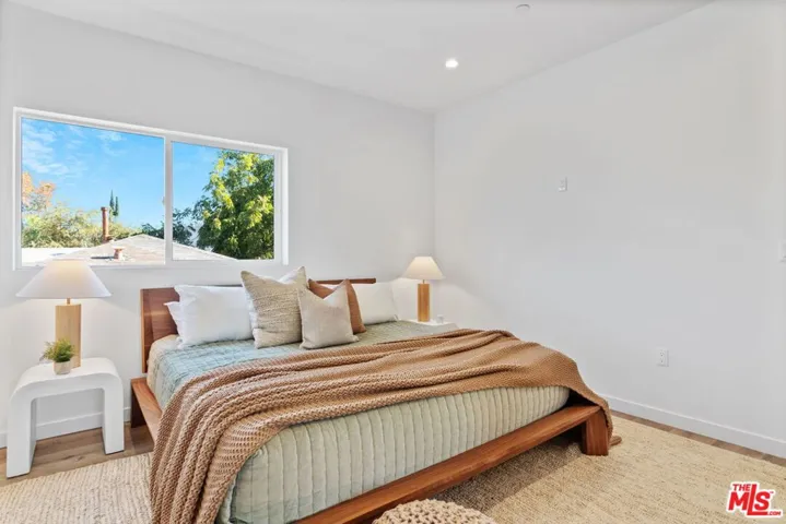 10825 Hartsook Street, North Hollywood, California 91601
