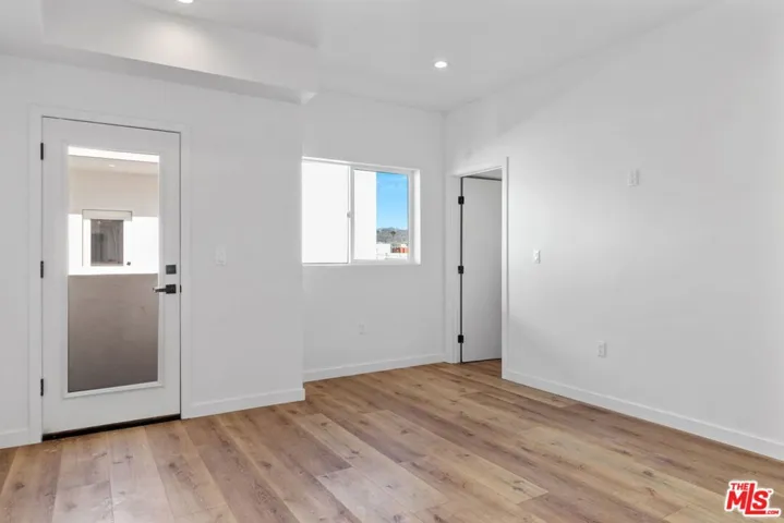 10825 Hartsook Street, North Hollywood, California 91601
