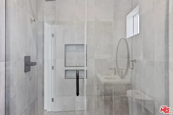10825 Hartsook Street, North Hollywood, California 91601
