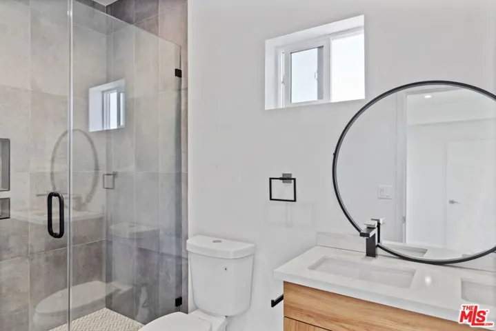 10825 Hartsook Street, North Hollywood, California 91601