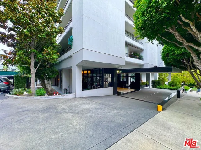 1100 Alta Loma Road 902, West Hollywood, California 90069