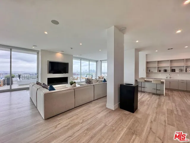 1100 Alta Loma Road 902, West Hollywood, California 90069