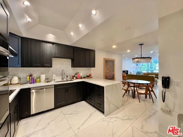 1100 Alta Loma Road 902, West Hollywood, California 90069