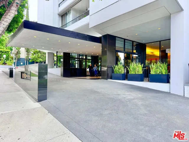 1100 Alta Loma Road 902, West Hollywood, California 90069