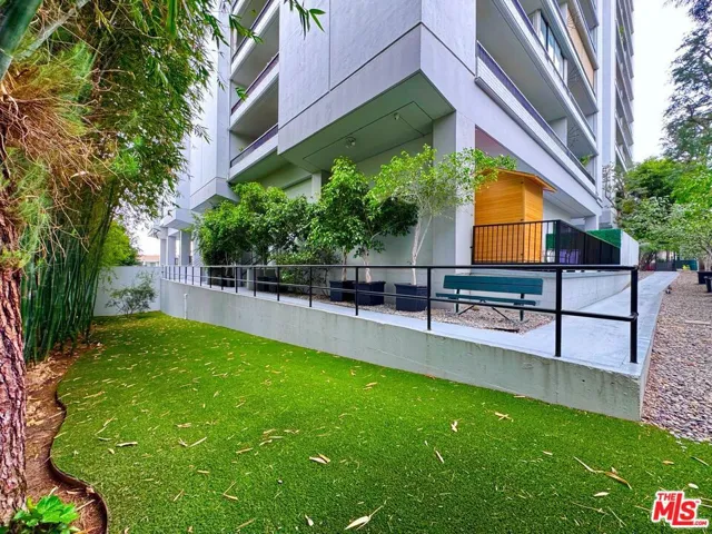 1100 Alta Loma Road 902, West Hollywood, California 90069
