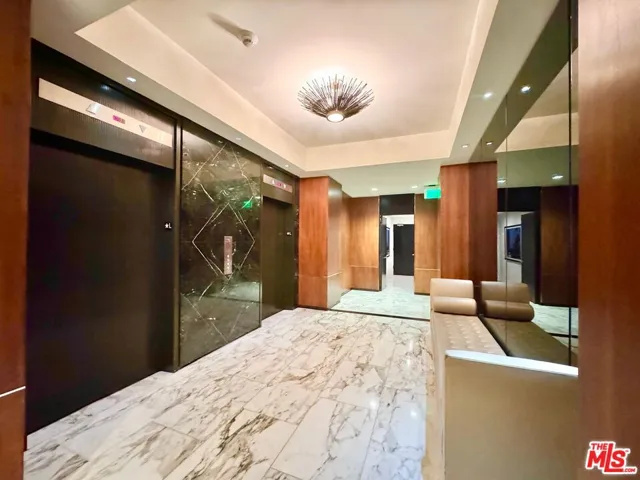 1100 Alta Loma Road 902, West Hollywood, California 90069