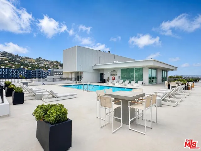 1100 Alta Loma Road 902, West Hollywood, California 90069
