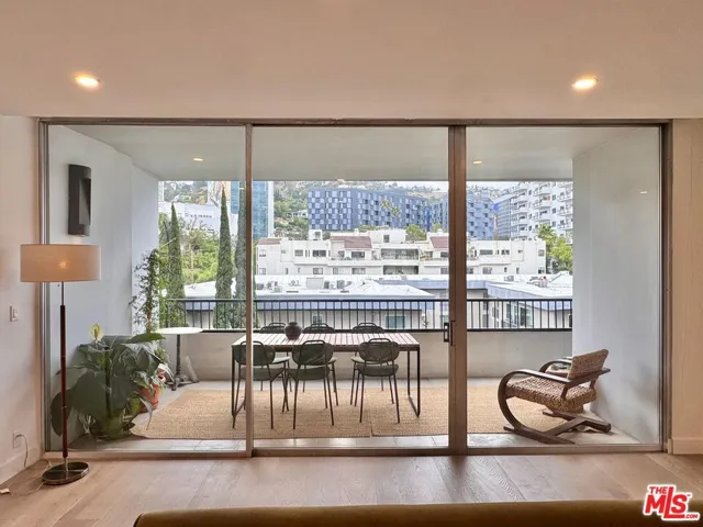 1100 Alta Loma Road 902, West Hollywood, California 90069