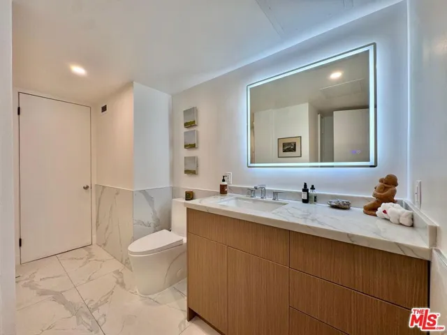 1100 Alta Loma Road 902, West Hollywood, California 90069