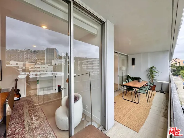 1100 Alta Loma Road 902, West Hollywood, California 90069