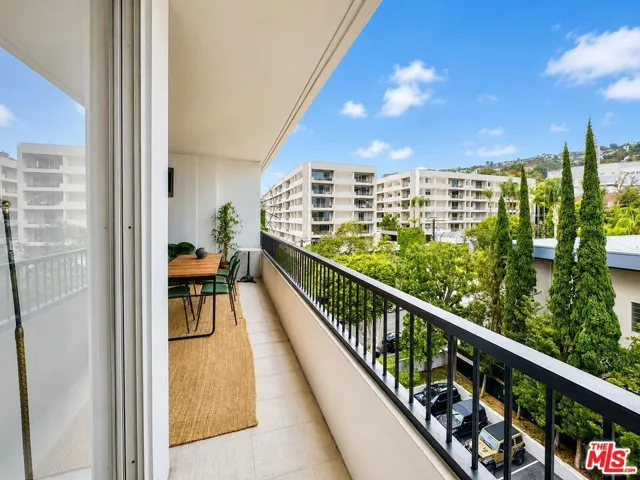 1100 Alta Loma Road 902, West Hollywood, California 90069
