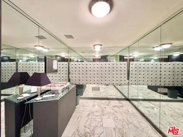 1100 Alta Loma Road 902, West Hollywood, California 90069