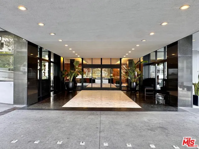 1100 Alta Loma Road 902, West Hollywood, California 90069