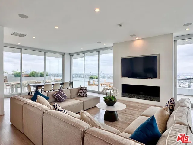 1100 Alta Loma Road 902, West Hollywood, California 90069