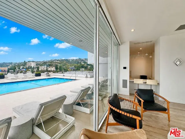1100 Alta Loma Road 902, West Hollywood, California 90069