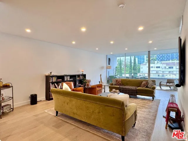 1100 Alta Loma Road 902, West Hollywood, California 90069