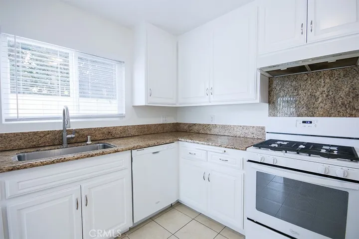 121 Lisa Lane A, Costa Mesa, California 92627