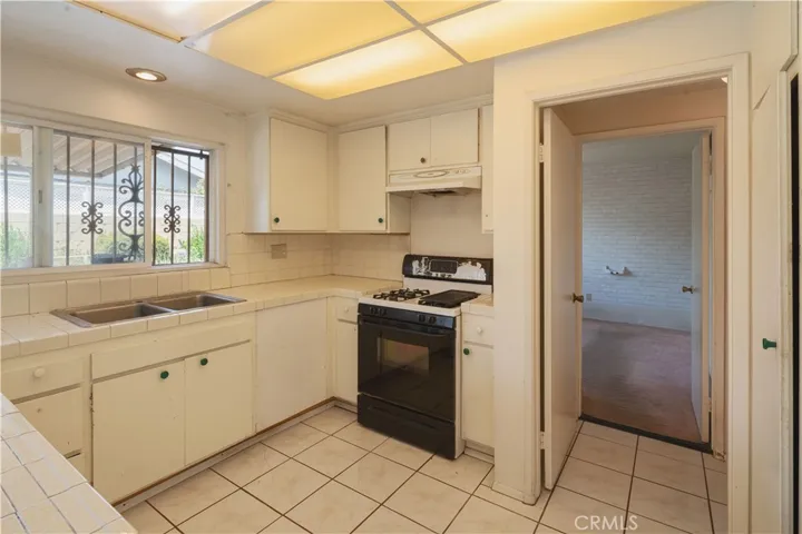 23045 Delford Avenue, Carson, California 90745