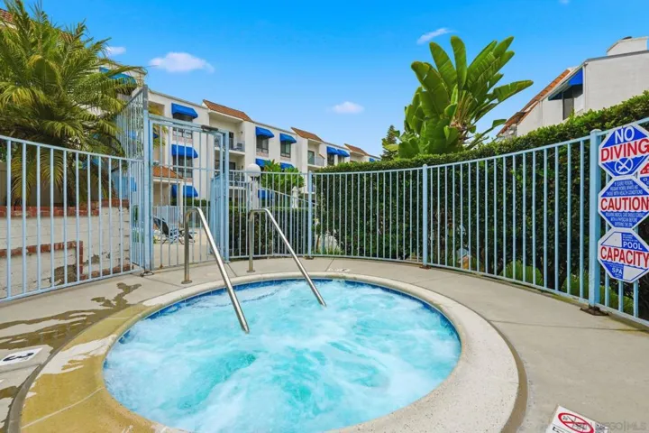 8320 Regents Rd. 1i, San Diego, California 92122