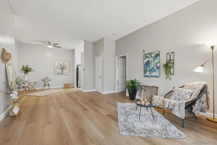 8320 Regents Rd. 1i, San Diego, California 92122