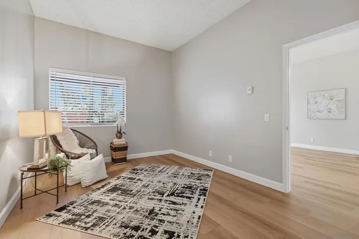 8320 Regents Rd. 1i, San Diego, California 92122