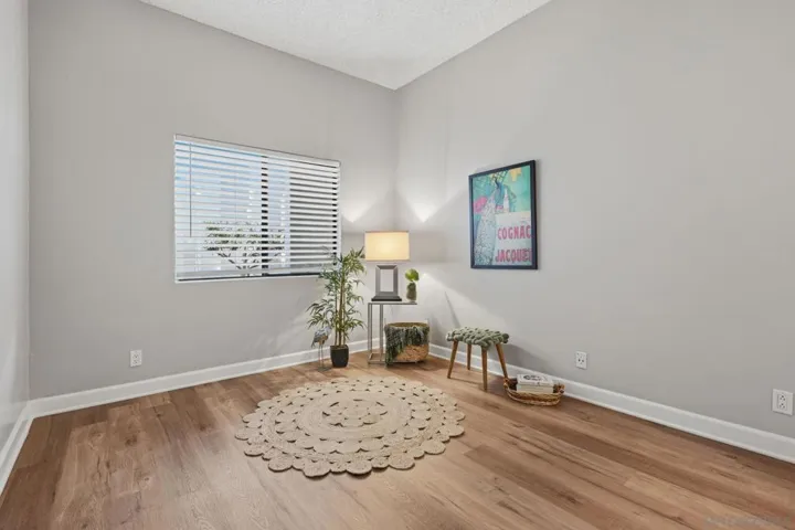 8320 Regents Rd. 1i, San Diego, California 92122