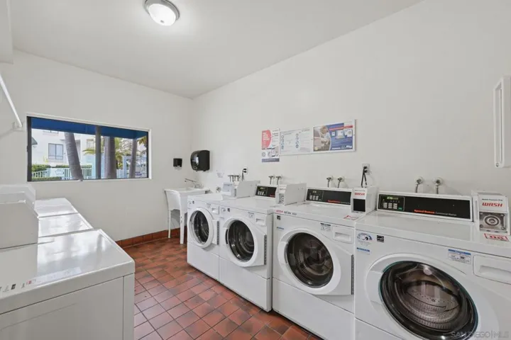 8320 Regents Rd. 1i, San Diego, California 92122