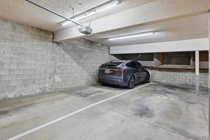 8320 Regents Rd. 1i, San Diego, California 92122