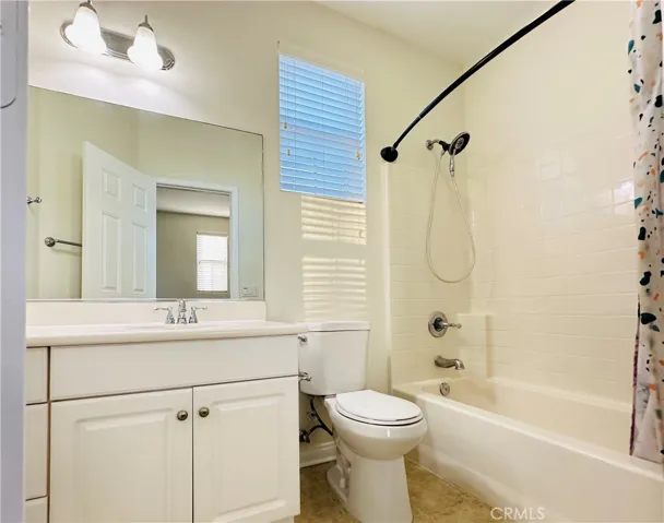 Up level en-suite bathroom