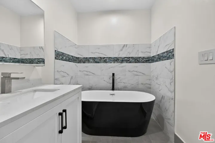 1811 N Avon Street, Burbank, California 91505