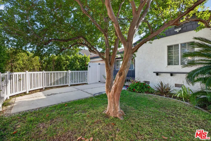 1811 N Avon Street, Burbank, California 91505