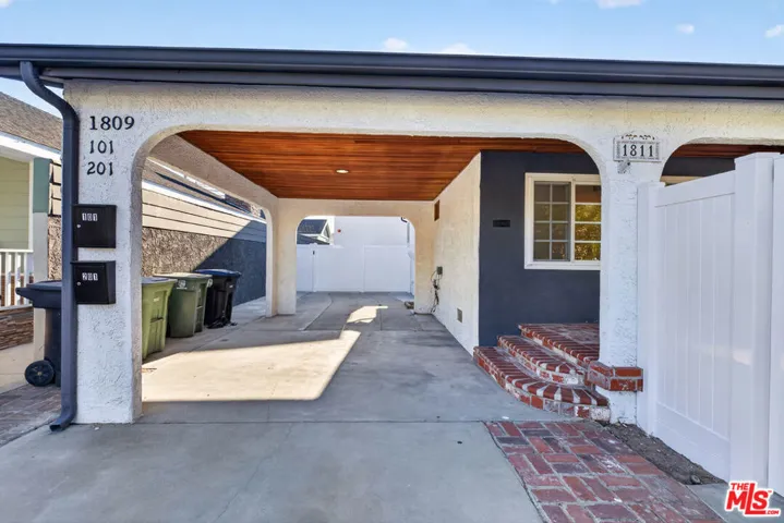 1811 N Avon Street, Burbank, California 91505