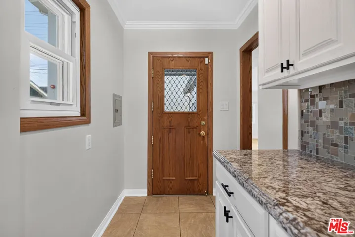 1811 N Avon Street, Burbank, California 91505