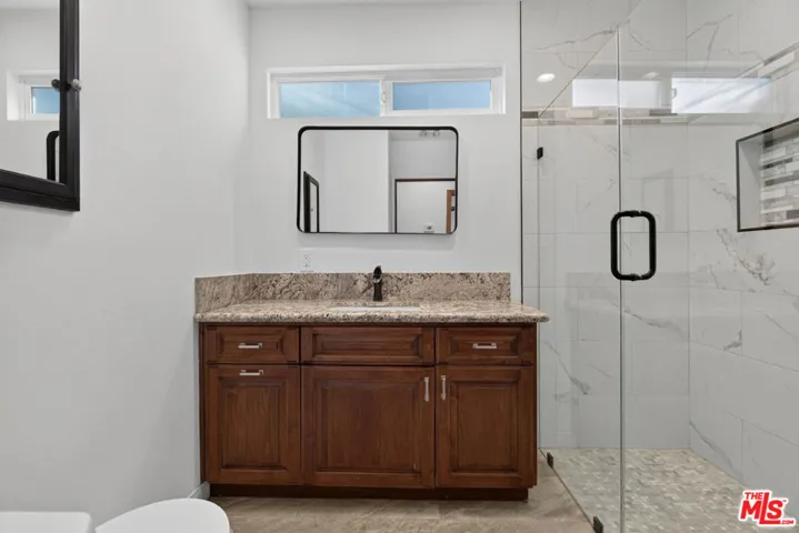1811 N Avon Street, Burbank, California 91505
