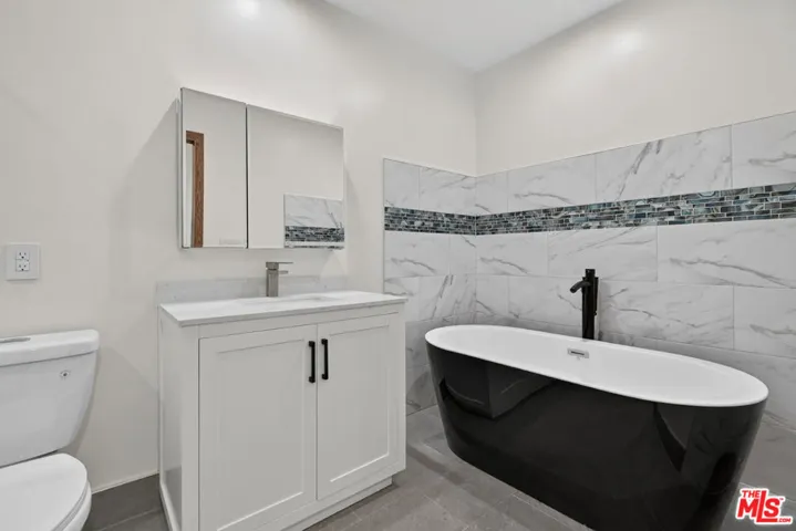1811 N Avon Street, Burbank, California 91505