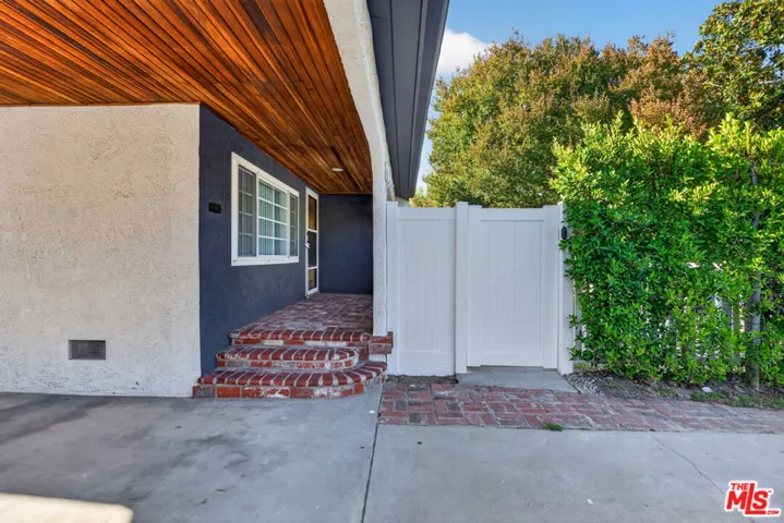 1811 N Avon Street, Burbank, California 91505